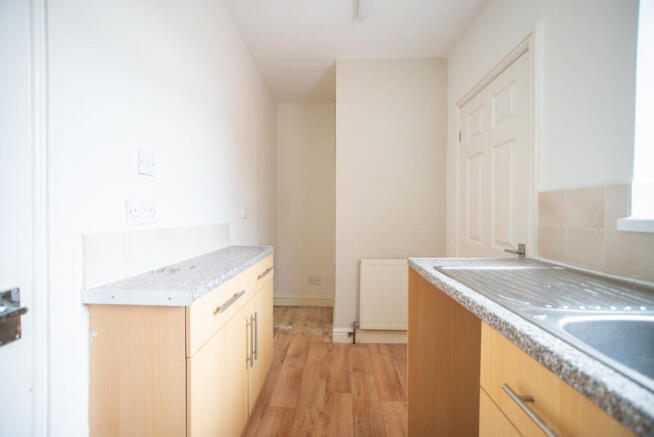 2 bed Terraced to rent Image 6