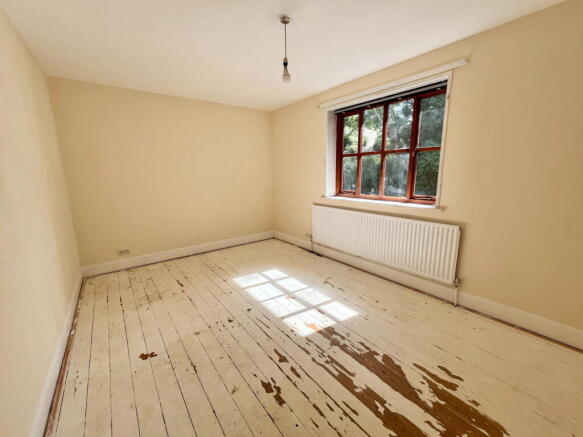 4 bed Detached for sale Image 8