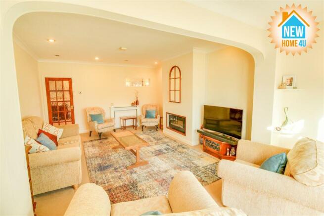 LOUNGE: