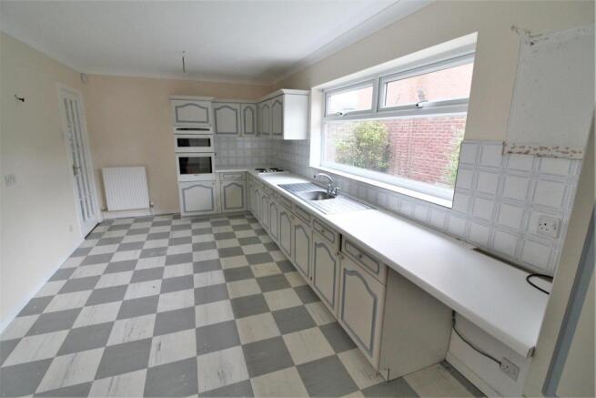 KITCHEN/BREAKFAST ROOM