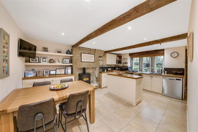 KITCHEN 1.jpg