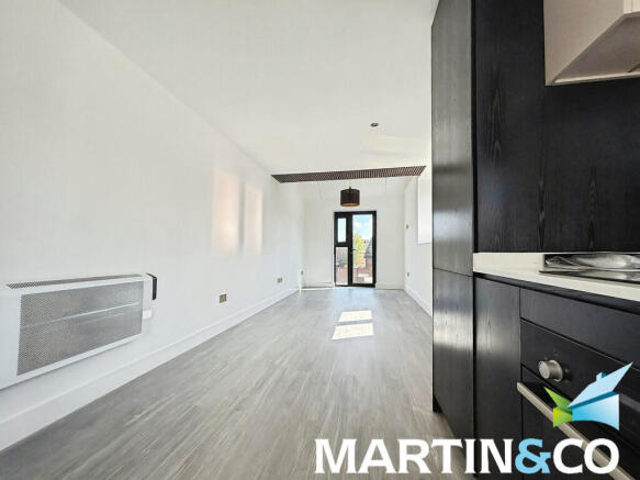 8253ea3b-WhatsApp...