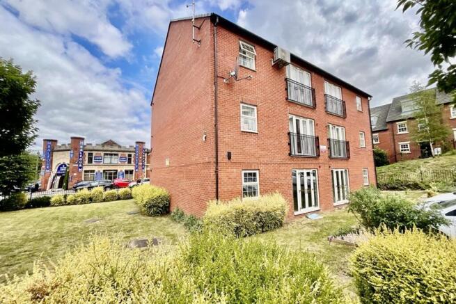 2 bed Flat for sale Image 11
