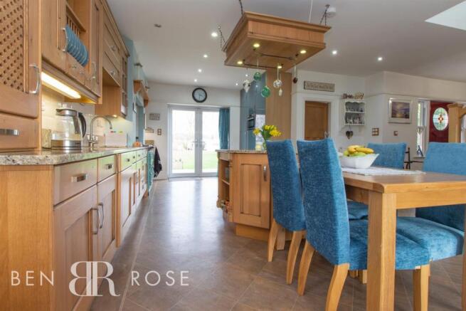 Kitchen/Dining
