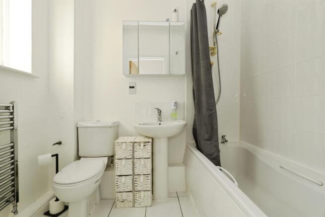 2 bed Apartment for sale Image 4