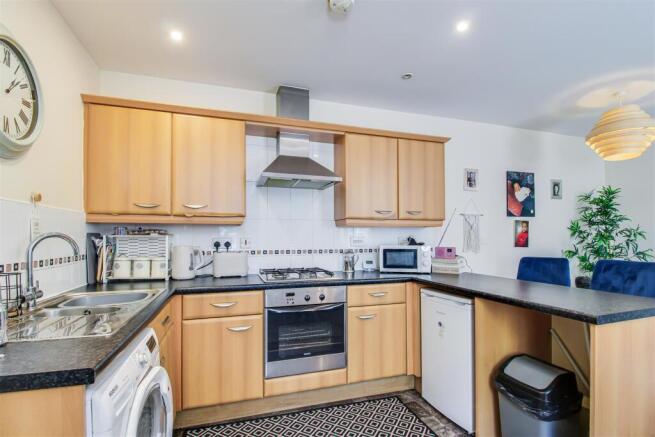 2 bed Apartment for sale Image 4