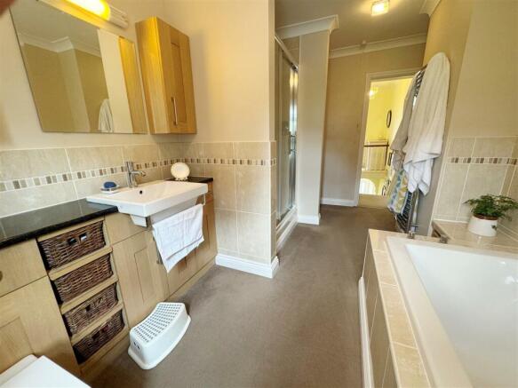 Bathroom 2.JPG