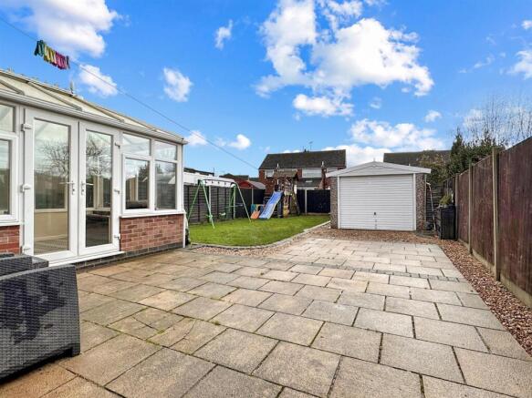 Generous Garden & Garage 654