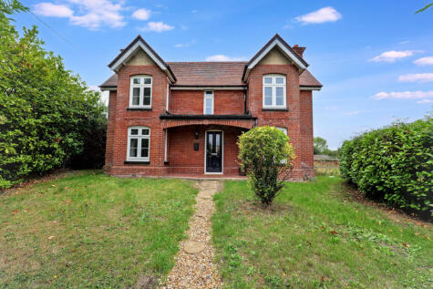 Hazelmere, Southampton Road, Cadnam, Southampton, SO40 2NB