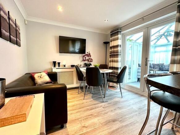 4 bed Detached for sale Image 8