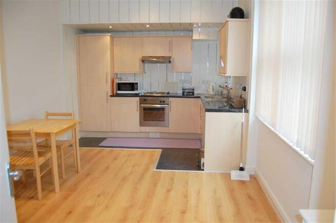 OPEN PLAN LOUNGE/KITCHEN