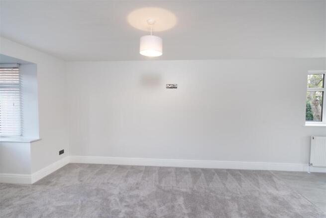 4 bed Detached for sale Image 8