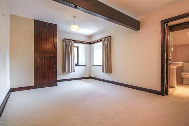 5 bed Detached for sale Image 11