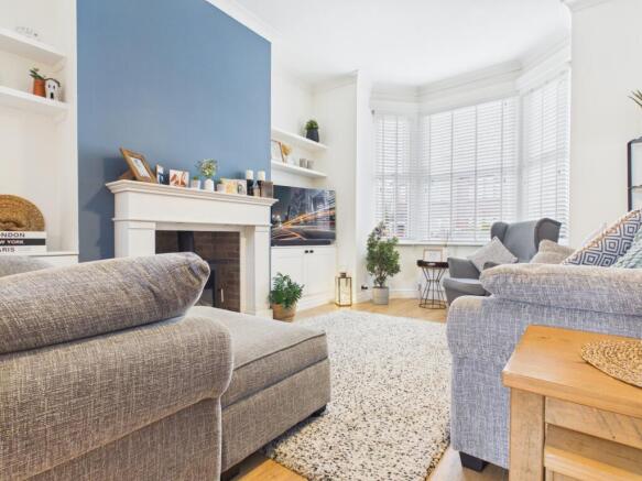 CAM03729G0-PR0284-STILL010