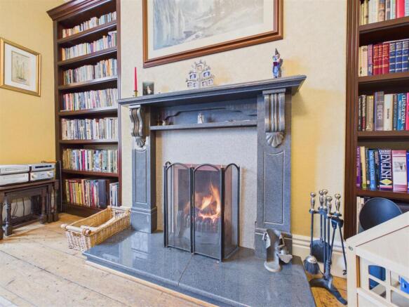 6 bed Semi-Detached for sale Image 7