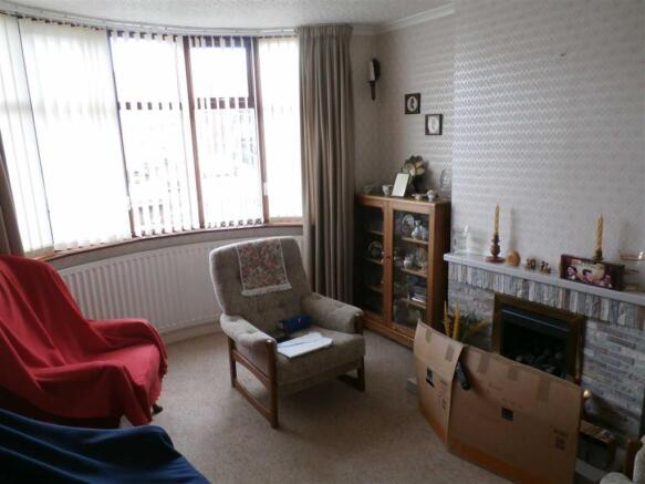 FRONT LOUNGE