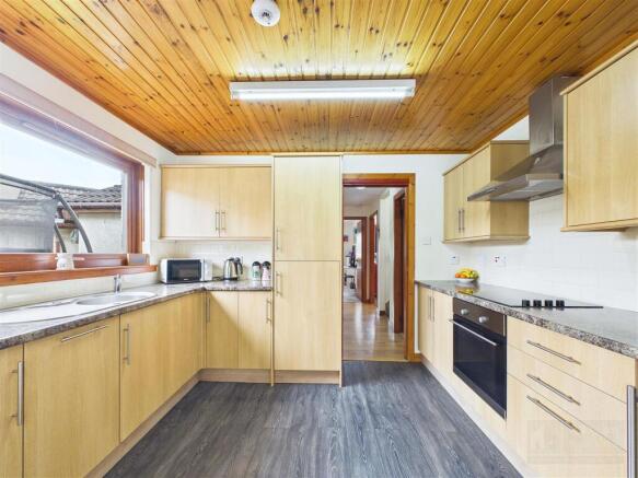 Kitchen & Dining Area