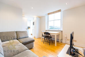 Flat 2, 43a, Seven Sisters Road, London N7 6AX