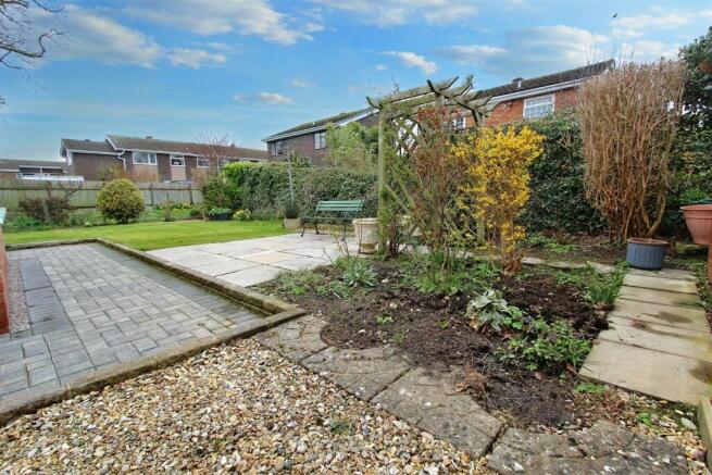 Rear Garden. (1).jpg