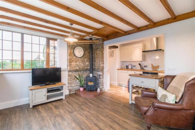 KITCHEN/DAY ROOM