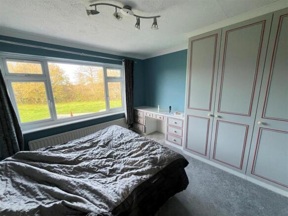Bed2.jpg