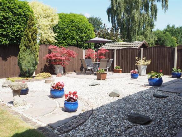 Private Patio Area 663