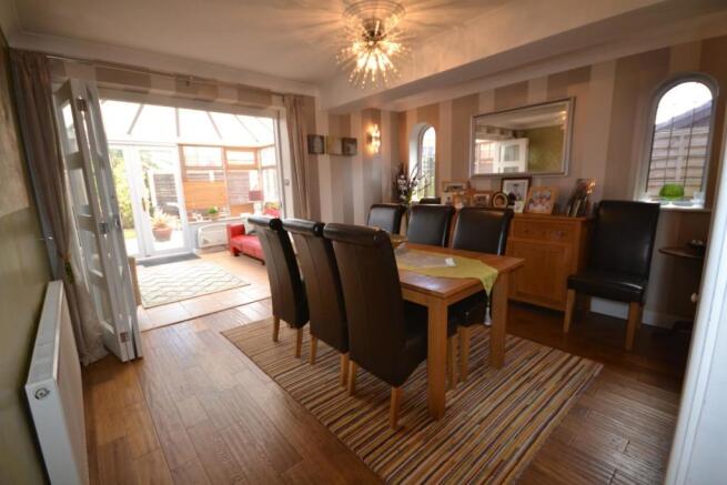 SEPARATE DINING ROOM
