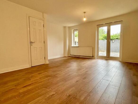 4 bed Semi-Detached to rent Image 5