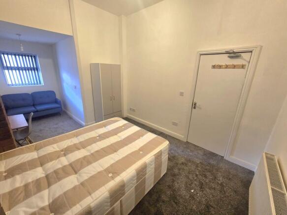 1 bed House Share to rent Image 9