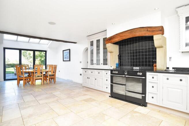 5 bed Detached for sale Image 5