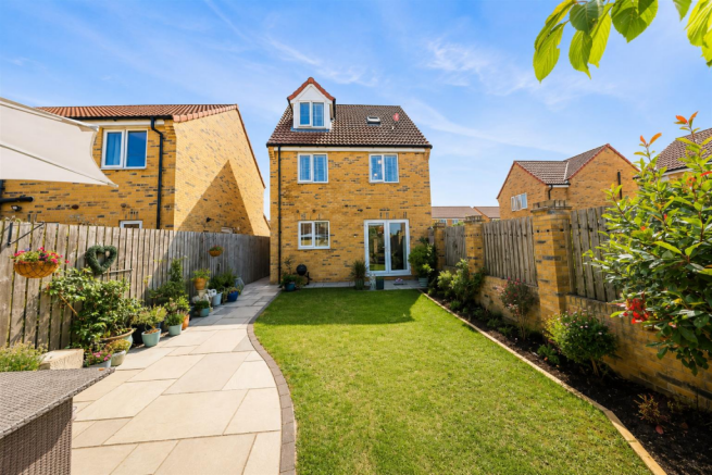 4 bed Detached for sale Image 12
