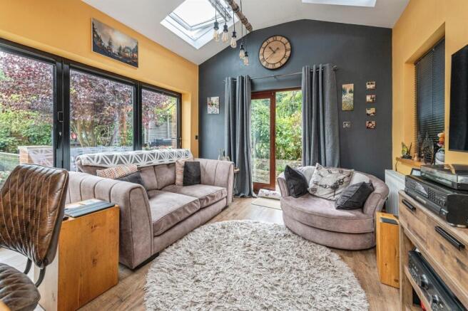 3 bed Semi-Detached for sale Image 7