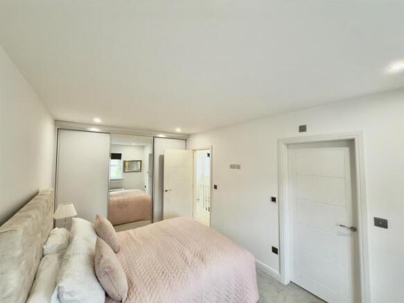 3 bed Semi-Detached to rent Image 9