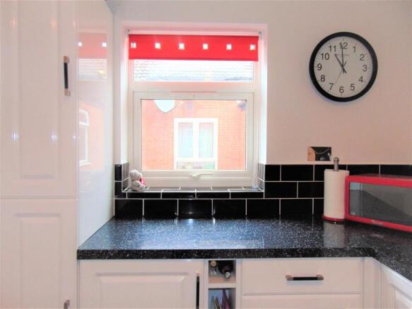 Kitchen 2 (2).JPG