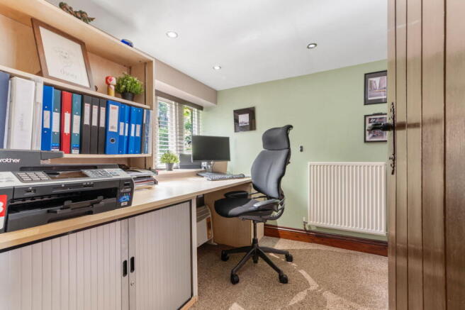 5 bed Semi-Detached for sale Image 12