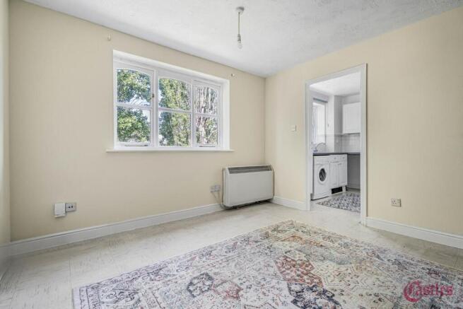 Cherry Blossom Close, Palmers Green N13 photo 4