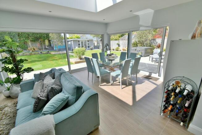 Lounge/dining area