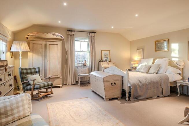 4 bed House for sale Image 10