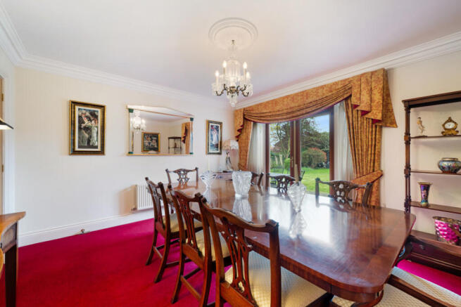 5 bed Detached for sale Image 8
