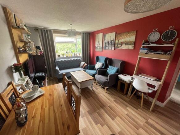 Lounge/Dining ...