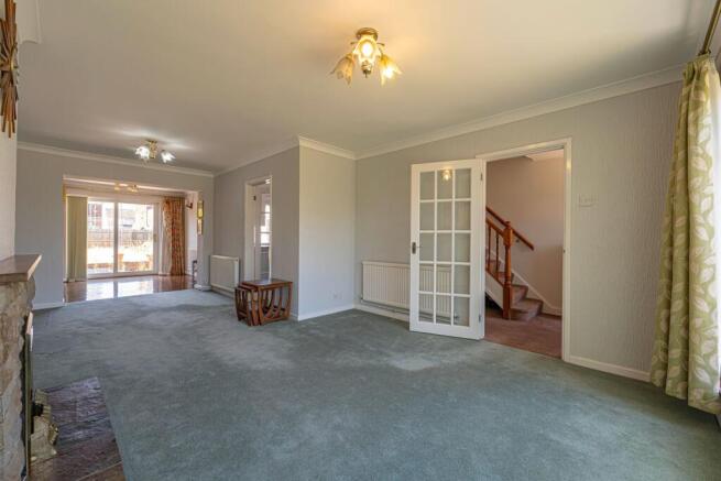 Living Room/Dining Area