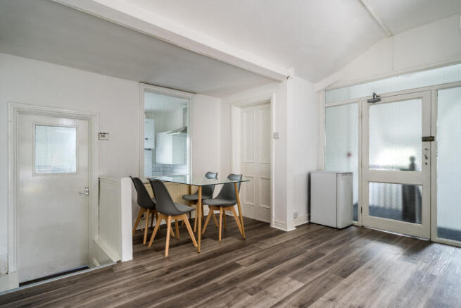 4 bed Flat to rent Image 8