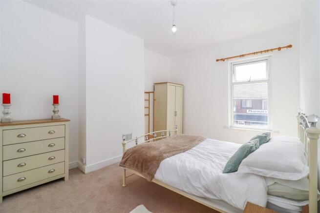 3 bed Terraced for sale Image 8