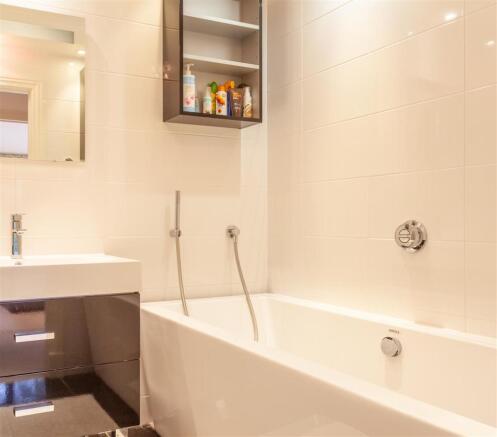 Bathroom iii (1 of 1).jpg