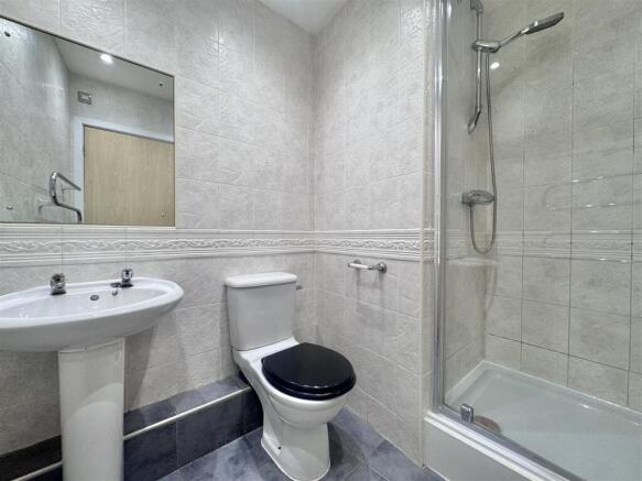 2 bed Apartment to rent Image 6