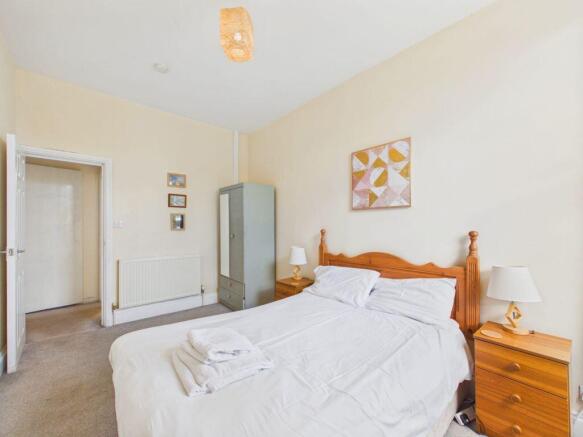 2 bed Flat for sale Image 6