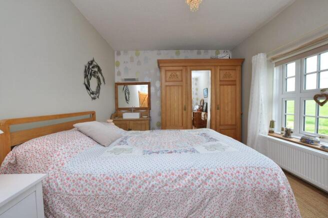 6 bed Detached for sale Image 11
