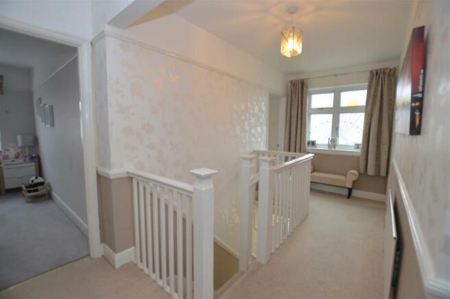 22 Strathearn Ave landing.JPG