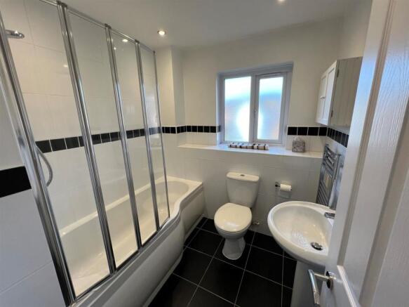 bathroom .jpg