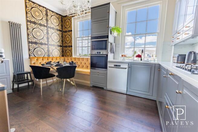 KITCHEN / DINER